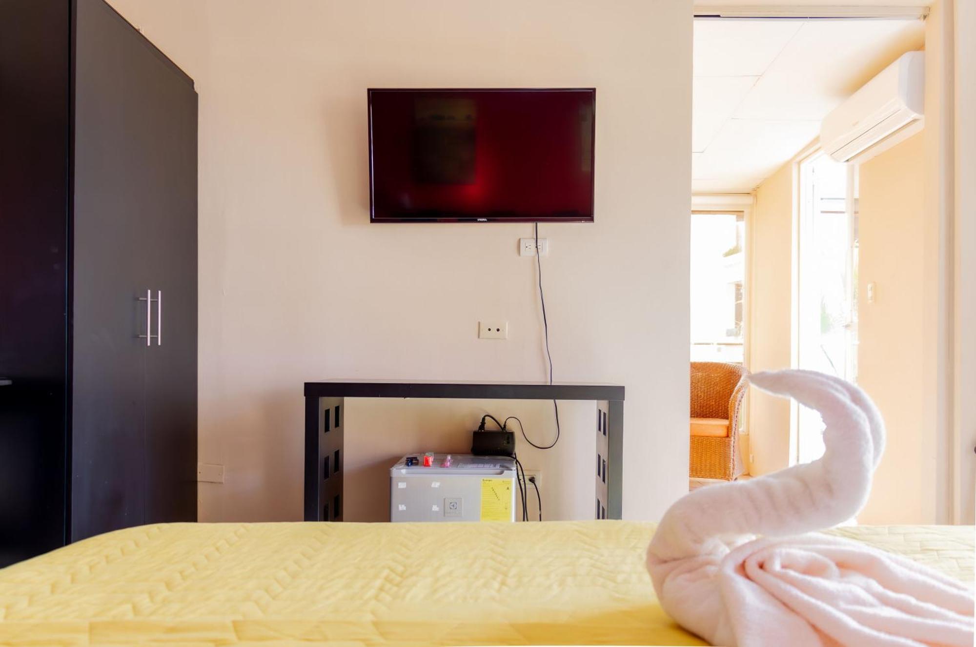 Hostal Antares Manta Exterior foto