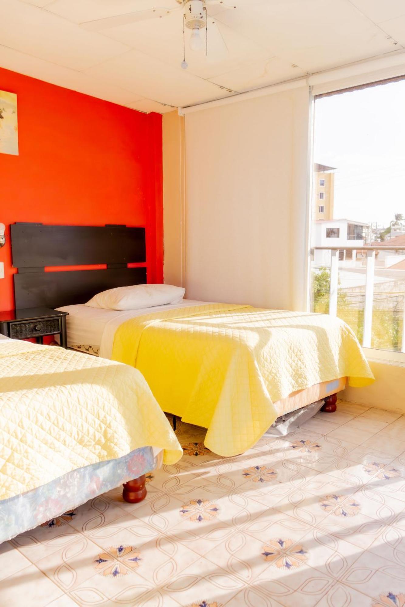 Hostal Antares Manta Exterior foto
