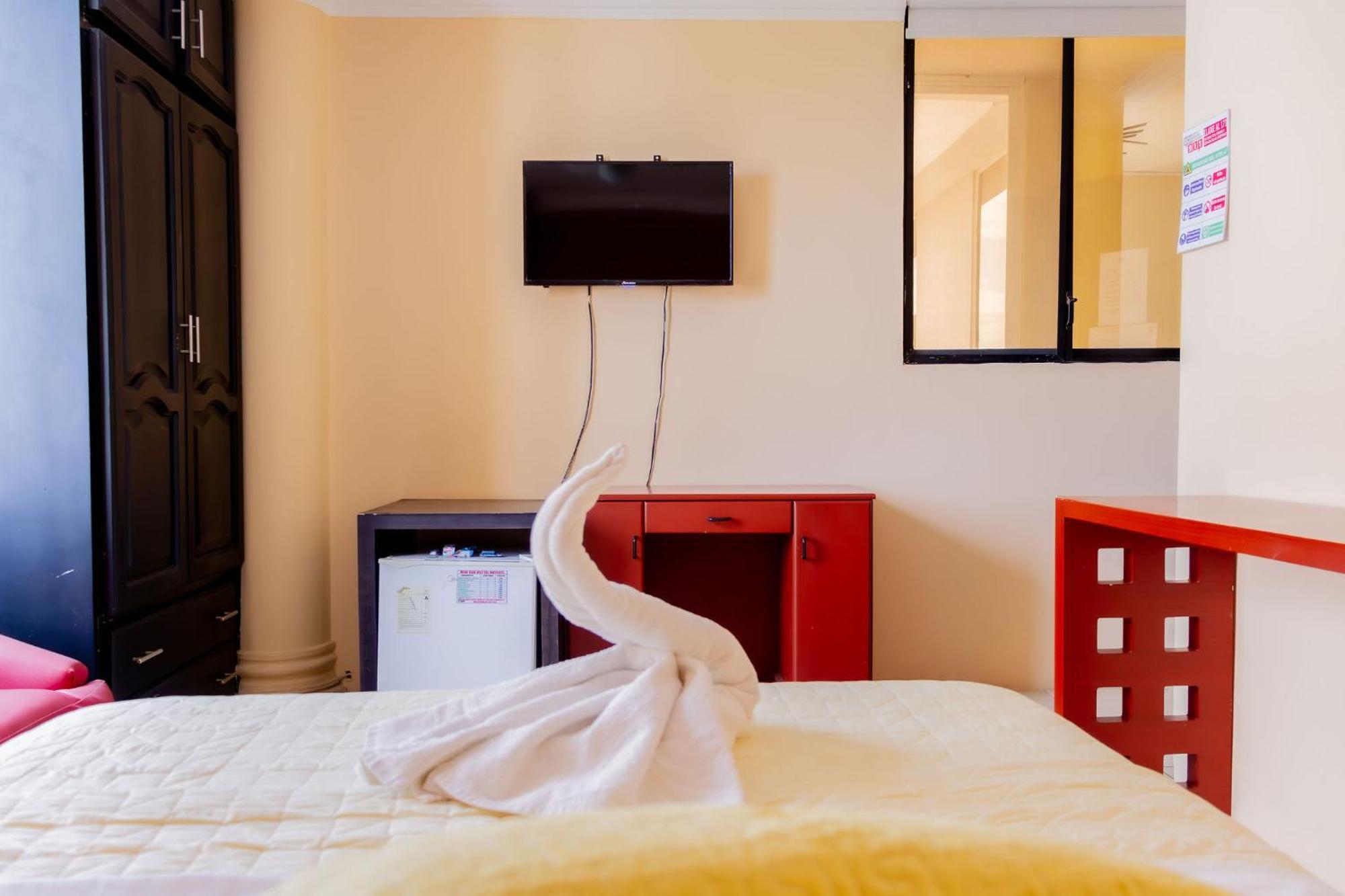 Hostal Antares Manta Exterior foto