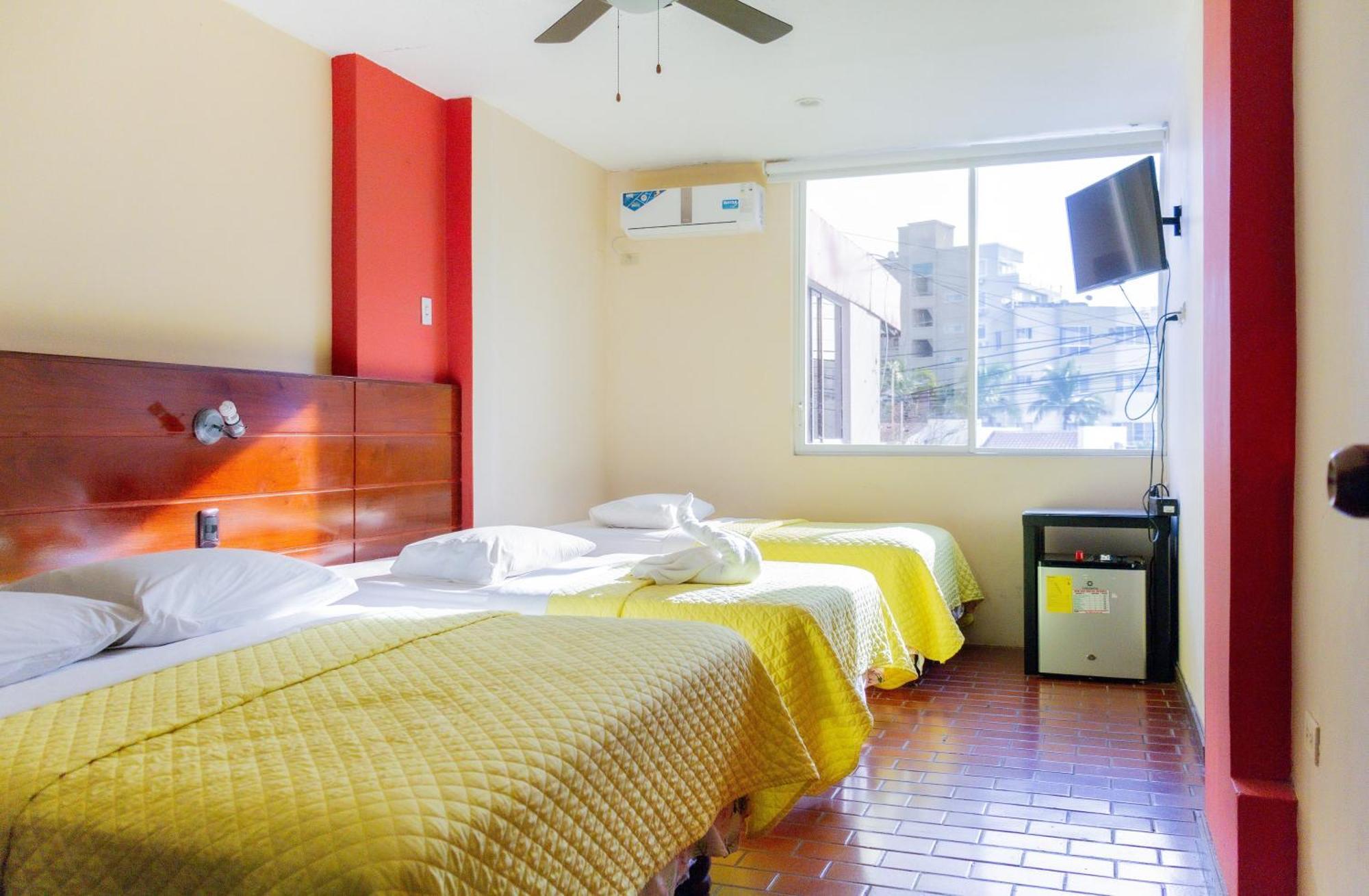 Hostal Antares Manta Exterior foto