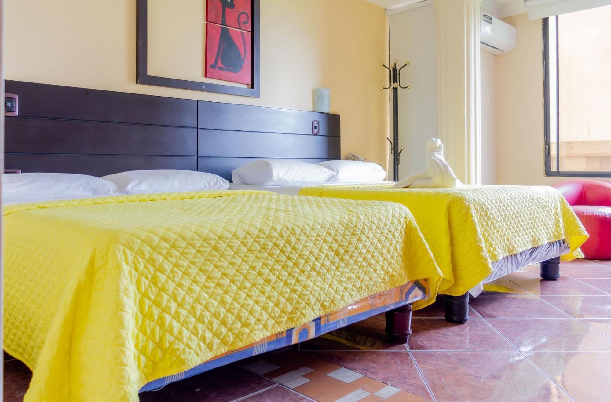 Hostal Antares Manta Exterior foto